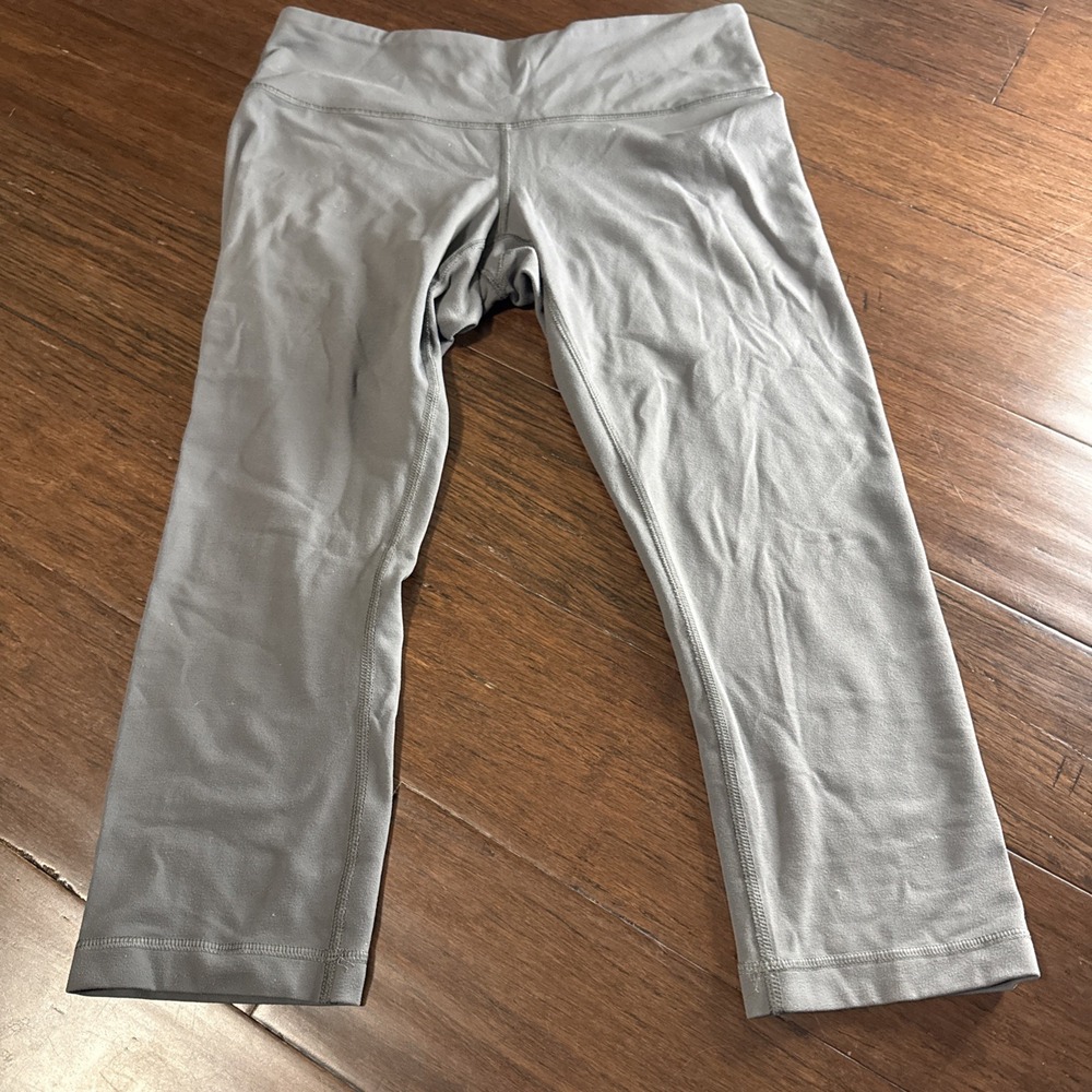 Lululemon Women's Cropped Leggings Used Grey Size 8 Some Piling See Pics
